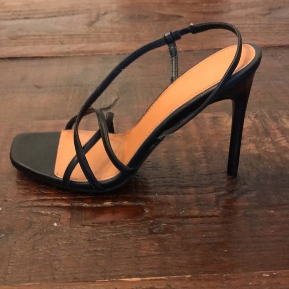 Little black heels - Picture 4 of 4